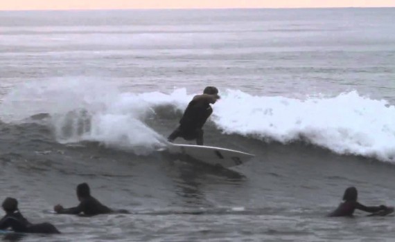 サーフムービー：Kolohe Andino shreds small a small beachbreak flawlessly コロヘアンディーノ