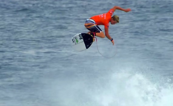 サーフムービー：John John Florence 10 Point Air: Oakley Pro Bali