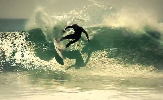 サーフムービー：Mick Fanning FreeSurfing Trestles