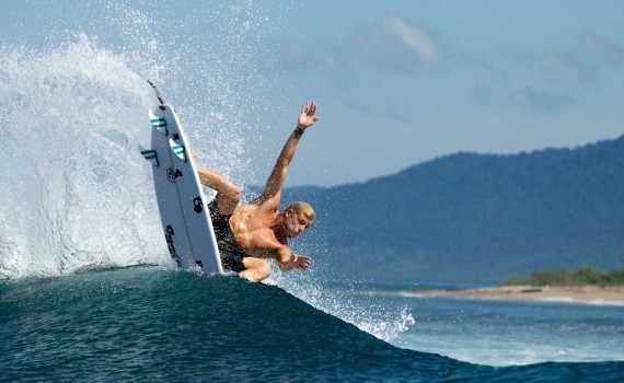 サーフムービー：MICK FANNING – The Free Surfer, The World Champion.