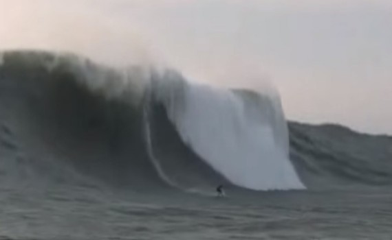 サーフムービー：Surfers Killed in Their Last Waves Caught on Camera