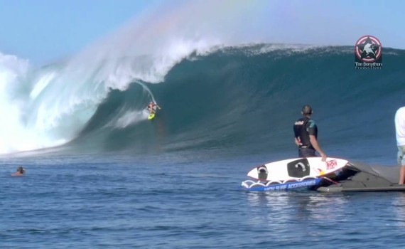 サーフムービー：Surfing Fiji Cloudbreak Big Surf | July 2011