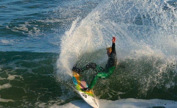 サーフムービー（ライディングばかり）：Surfing Steamer Lane. Fun Waves in Santa Cruz, California