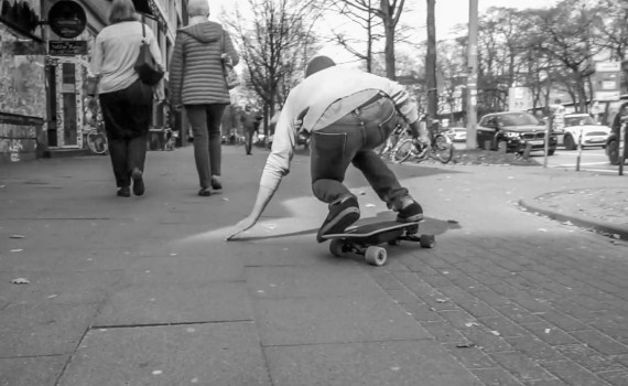 スケートボード　Mellow Boards feat. Carver C7 surf truck.